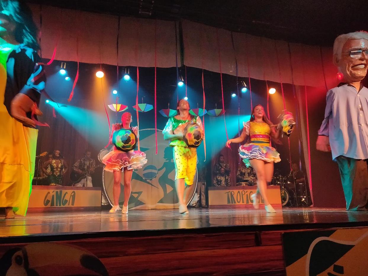 Ginga Tropical Rio Carnival Show